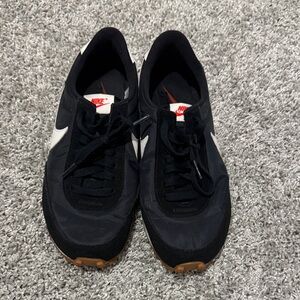 Nike women's Black and White Sneakers